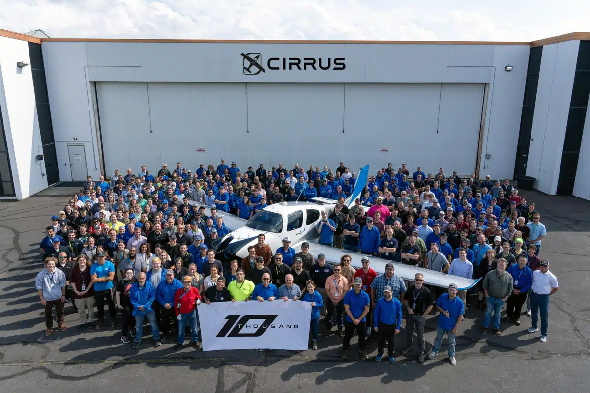 Cirrus Aircraft Celebrates Delivery of 10,000 SR-series Airplane ...