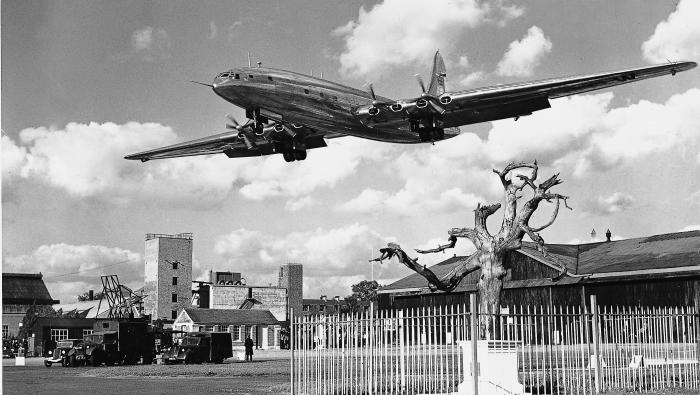 Bristol Brabazon landing in 1949 at Farnborough Airshow