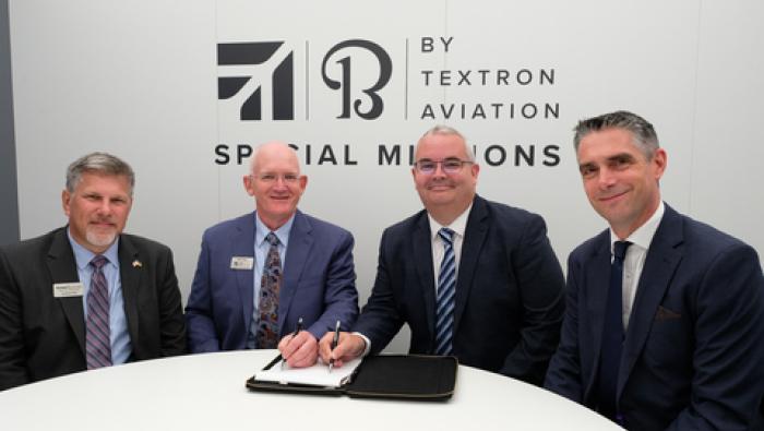 Textron Aviation and Gama Aviation executives (Photo: Textron Aviation)