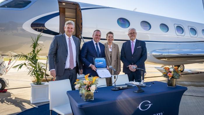 Gulfstream and DC Aviation executives sign a contract for a new G400 aircraft