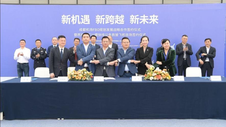 Signing agreement between Sino Jet and Sichuan Huahui Business Aviation Services