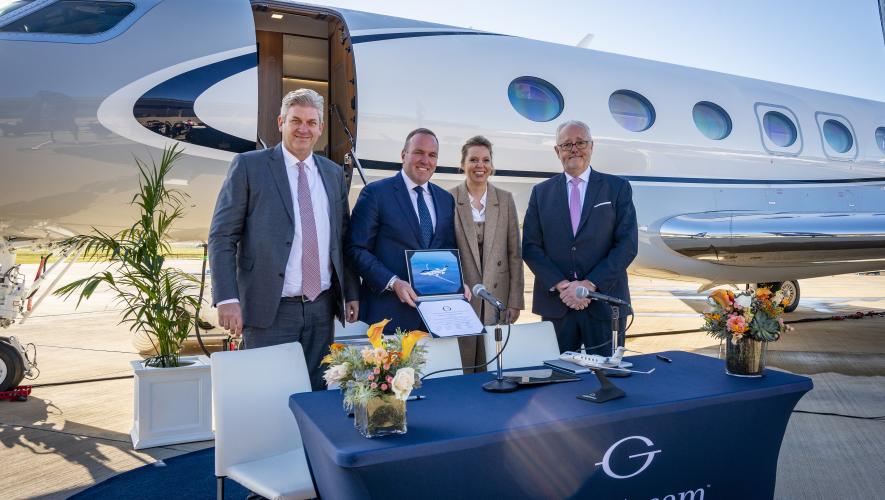 Gulfstream and DC Aviation executives sign a contract for a new G400 aircraft