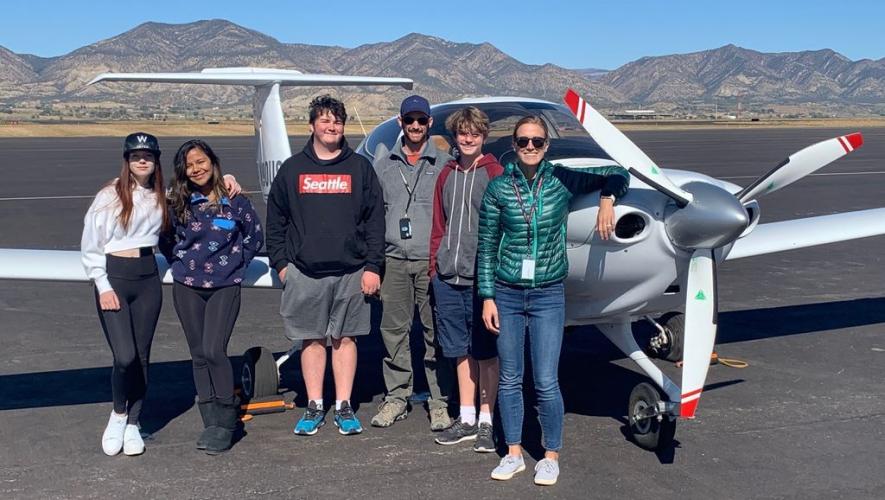 Students and instructors at Aspen Flight Academy pose with Diamond DA40NG aircraft