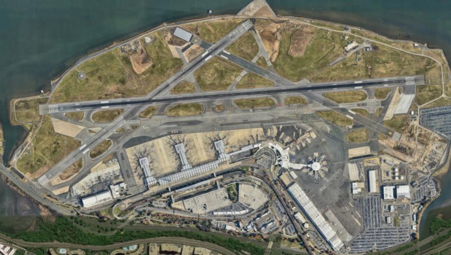 Aerial view of Washing Reagan National Airport (KDCA).