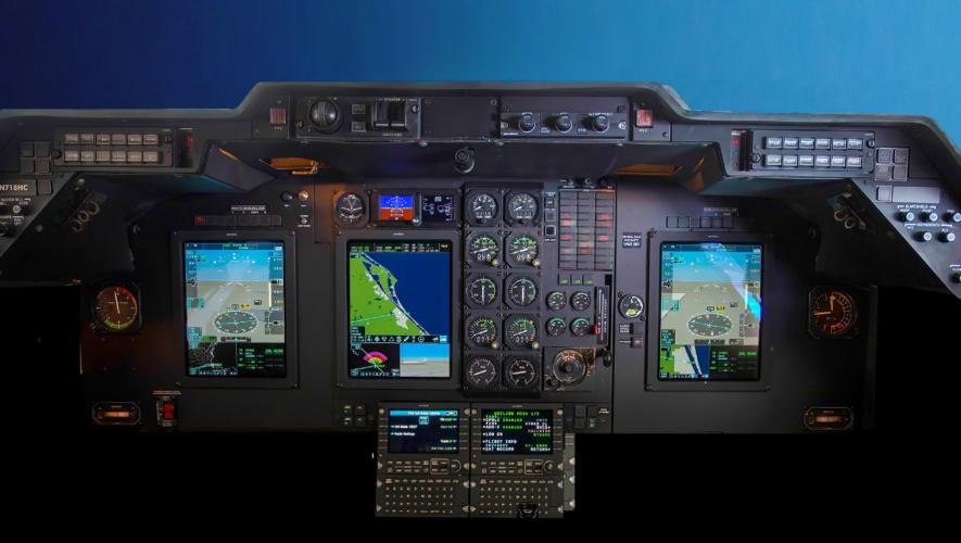 Hawker 800 flight deck with Universal Avionics InSight avionics