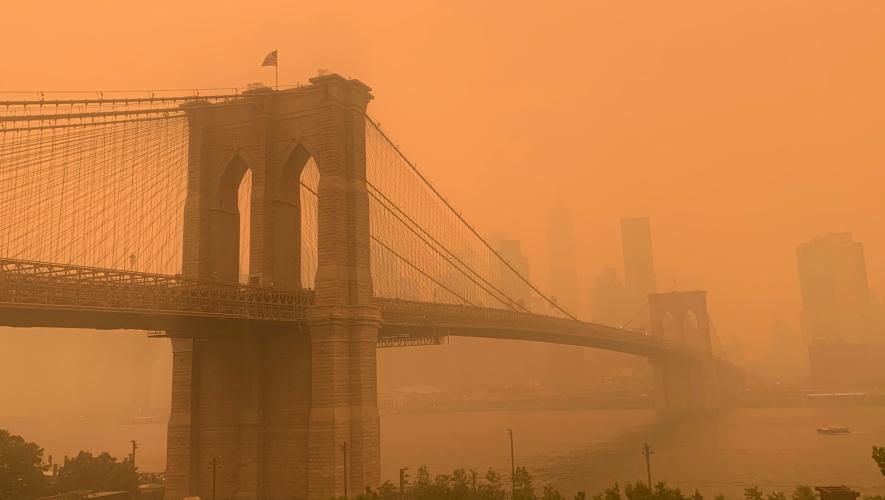 Brooklyn Bridge in haze from smoke drifting south from Canadian Wildfires