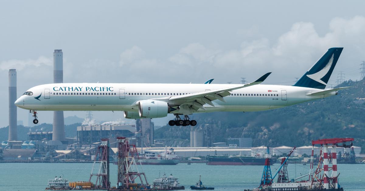 A Cathay Pacific Airbus A350-1000 approaches Hong Kong Chek Lap Kok Airport. (Photo: Flickr: <a href="http://creativecommons.org/licenses/by-sa/2.0/" target="_blank">Creative Commons (BY-SA)</a> by <a href="http://flickr.com/people/montoya711" target="_blank">Melvinnnnnnnnnnn (FN2187)</a>)