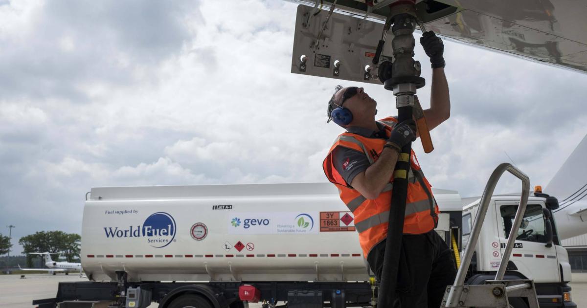 A line worker refuels business aircraft with sustainable aviation fuel on Sustainable Alternative Jet Fuels Day, which took place at London Farnborough Airport in conjunction with EBACE 2019. (Photo: AIN)